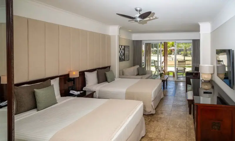 Junior Suite Pool Access