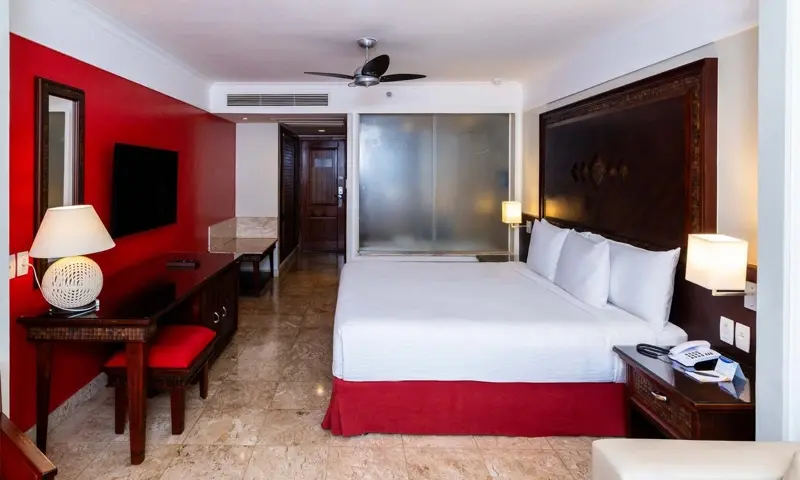 Junior Suite Poolside